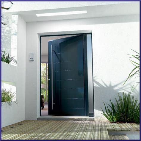 Elle doit être choisie avec attention et allier à la fois esthétique et sécurité. Clofenporte - Portes d'entrée - Jons