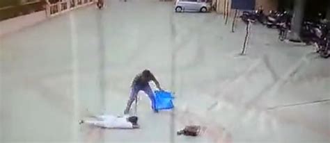 Fuerte Video Hombre Mata A Machetazos A Su Exnovia En Plena Calle