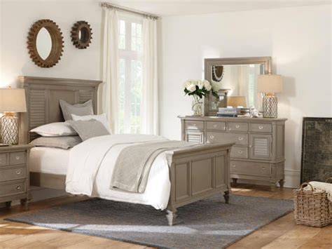 They are loaded with incredibly stunning qualities that enable you to add your unique taste to the bedroom. Art Van Furniture - Traditional - Bedroom - Other - by ...