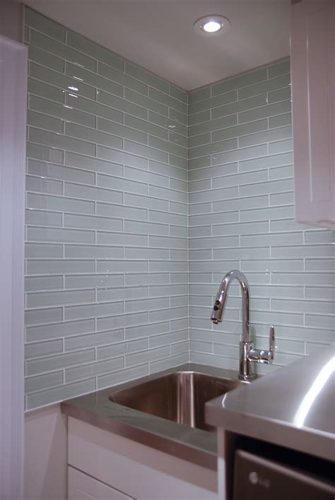 Glass backsplash tile ideas can present themselves in any number of gorgeous ways. Options For Tile Backsplash | Modern Diy Art Designs