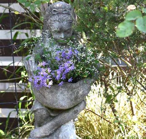 Kehadiran patung sebegini di dalam rumah akan menyebabkan malaikat tidak akan memasuki ke dalam rumah kerana ia menyerupai perbuatan orang bukan islam. Susun atur halaman rumah persendirian