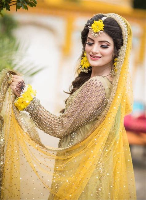 Pin By Princess Khan On Mayyon Mehndi Brides Pakistani Bride Simple