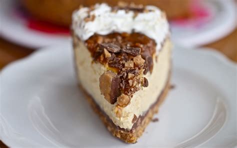 Beat cream cheese and sugar in large bowl until smooth. Yammie's Noshery: Caramel Toffee Crunch Cheesecake
