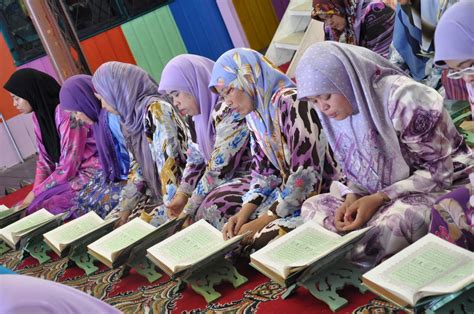 Maybe you would like to learn more about one of these? 14+ Gambar Orang Baca Quran