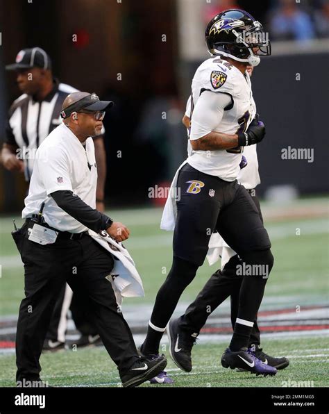 Baltimore Ravens Cornerback Jimmy Smith 22 Leaves The Filed After