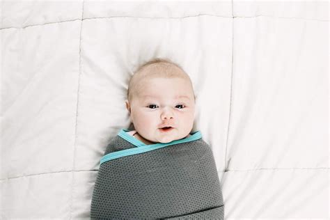 How To Swaddle A Baby Step By Step Two Ways A Visual Tutorial