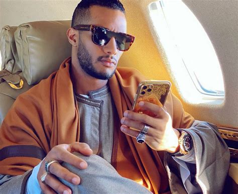 قرر أحد البنوك حجز أموال الفنان محمد رمضان تنفيذا لحكم صادر ضده لصالح الطيار الراحل أشرف أبو اليسر فى قضية التصوير داخل كابينة الطائرة. خبير مالي يكشف حقيقة أموال محمد رمضان في حمام سباحة - RT ...
