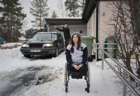 Dak Amputee Girl In Wheelchair Rollstuhlfahrer Rollstuhl Amputiert