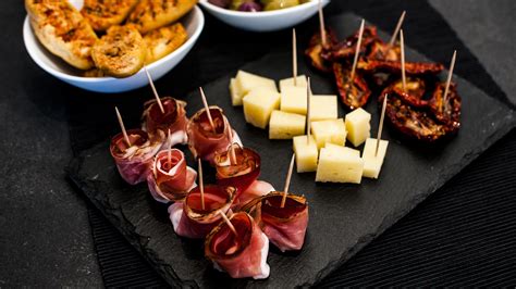3 Best Finger Foods For Your Cocktail Party Advanced Mixology