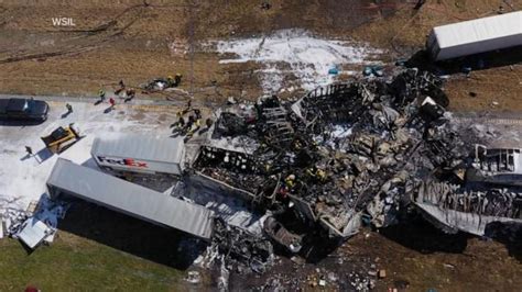 Video Multiple Deaths Reported In Pileup On Missouri Interstate Abc News