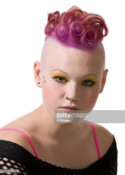 Teenager Girl Shaved Head Fotografías E Imágenes De Stock Getty Images