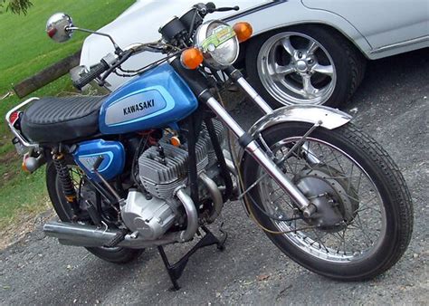 This bike consists of a kawasaki 500cc 2 stroke triple engine, front and rear suspension from a zx9 and everything else jaybuilt. "Kawasaki 500 Triple" by TGrowden | Redbubble