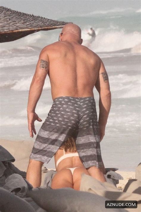 Ufc Fighter Tito Ortiz Was Seen Having A Good Time At The Beach With