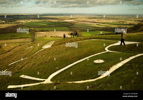 Visitors To The Uffington White Horse Oxfordshire Uk Stock Photo Alamy