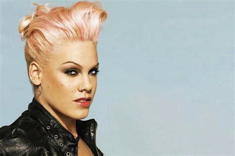 Conheça mais sobre a cantora Pink confira sua Agenda de Shows acompanhe as últimas notícias