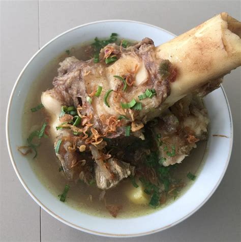 Kalau ke sini jangan sampai melewatkan sup sumsum dan sup dagingnya. 5 Rekomendasi Tempat Makan Sop Tulang Sumsum di Medan