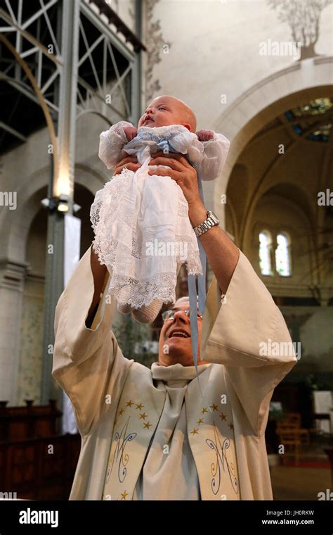 Catholic Baptism Child Banque De Photographies Et Dimages à Haute