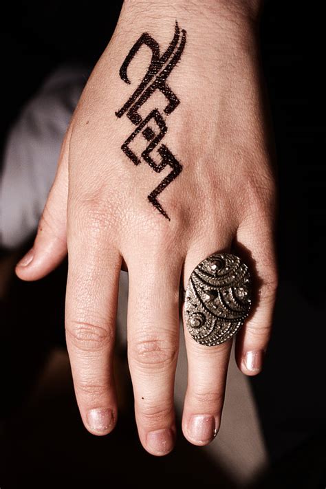 40 Hand Tattoo Ideas To Get Inspire