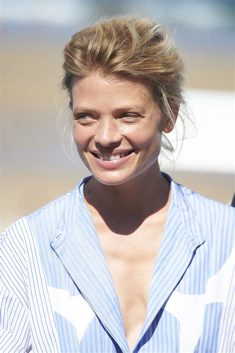 Find the perfect melanie thierry stock photos and editorial news pictures from getty images. Melanie Thierry - "La Doleur" Photocall in San Sebastian 09/23/2017