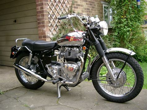 Originally from black color royal enfield 350cc classic, the bike encode was made with precised work paying tribute to indian army and our brave soldiers. Royal Enfield Interceptor Mark 2 - Classic Bike History