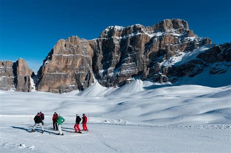 In The Dolomites New Hut To Hut Trips For Skiers The New York Times