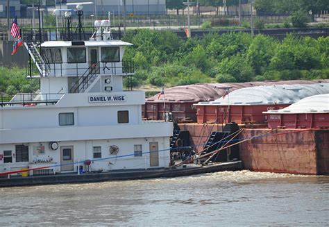 Barge Spot Rates Take A Steep Fall Workboat