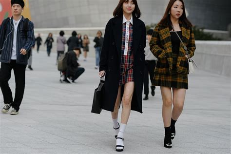 the best street style from seoul fashion week spring 2019 seoul fashion week cool street
