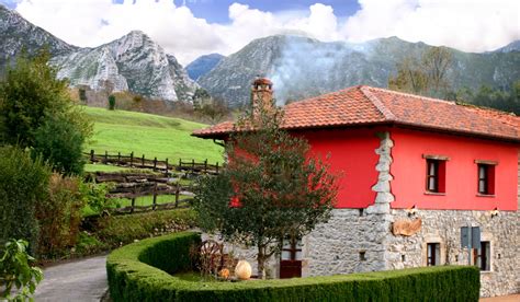 En el mismo pueblo a 150 m disponemos de otra casa rural casa la jara blanca, que permite ampliar el grupo. Casa rural en Ribadesella, Asturias, El Rincón del Sella.