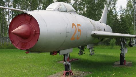 Soviet Sukhoi Su 17b Nato Reporting Name Fitter A Variable Sweep Wing
