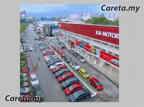 It was merely a publicity stunt by kia to promote the forte5 and sportage. Naza Kia Red Cube Petaling Jaya ditutup? | Careta