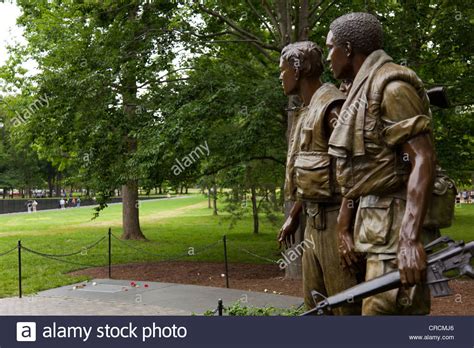 Vietnam Memorial Of Three Soldiers Looking Towards The Wall Stock Photo