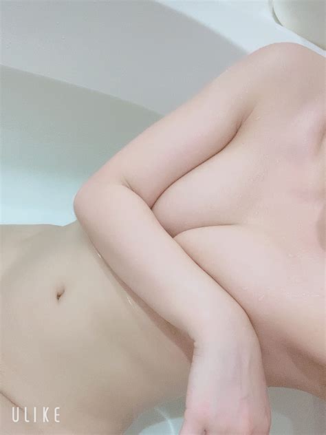 可愛い20代の美人お姉さんがお風呂で美乳なおっぱい晒した入浴ヌード自撮り みんくちゃんねる