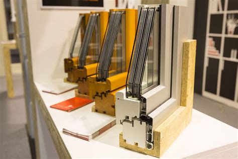 Les dimensions les plus courantes d'un double vitrage sont égales à 4/12/4 mm ou 4/16/4 mm (deux vitres de 4 mm. Double vitrage : sur mesure, phonique, prix et rénovation