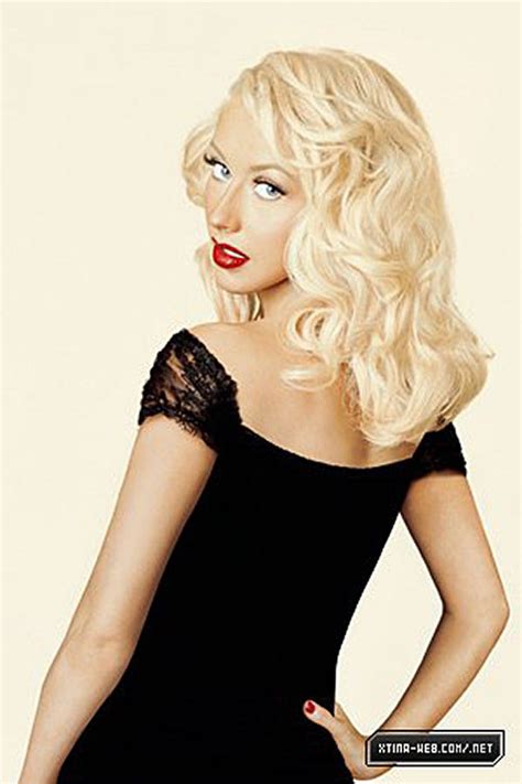 Christina Aguilera Exposing Her Nice Pussy Upskirt In Car Paparazzi