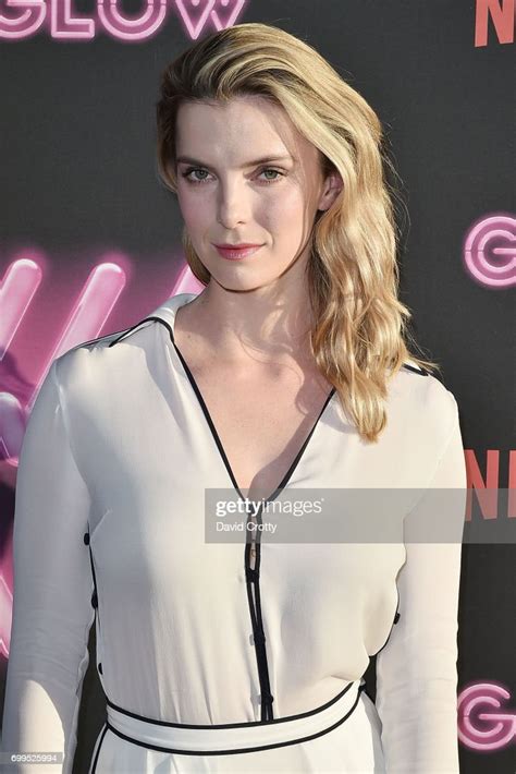 Betty Gilpin Attends The Premiere Of Netflixs Glow Arrivals At