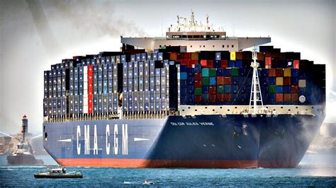 Worlds Largest Container Ship In Marseille Navios Buquê E Trem