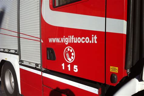 Jun 14, 2021 · a seguito dell'incendio che è divampato ieri pomeriggio, a giulianova paese, in una rimessa di auto in via marzabotto il sindaco jwan costantini ha firmato l'ordinanza n.114, che contiene le prime disposizioni urgenti che i cittadini, che abitano nel raggio di 1 km dall'area interessata dalle fiamme, dovranno immediatamente adottare. Incendio Martinsicuro, finestre chiuse e divieto raccolta ...