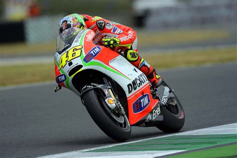 Airbrush helmet repaint agv soleluna 46 valentino rossi motogp *basic kyt helmet. What Does Valentino Rossi's Mugello Helmet Mean? - Asphalt ...
