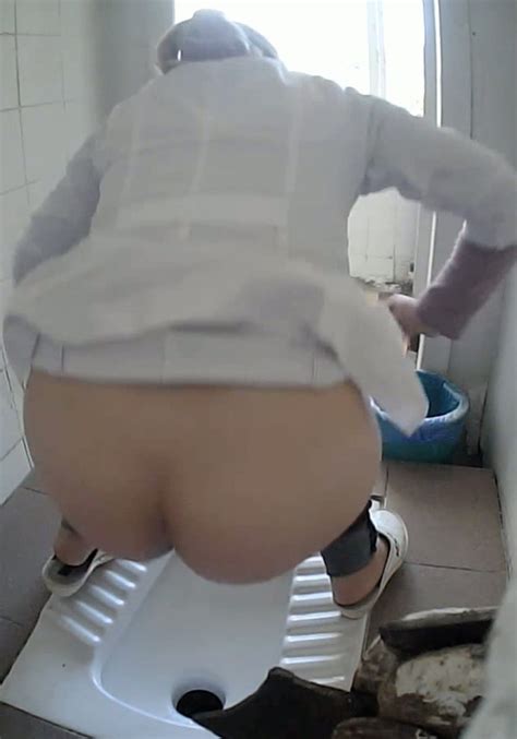 White Average Lady In The Public Restroom Pissing On Cam Mylust Com Video