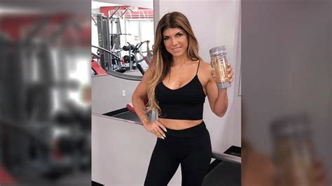 teresa giudice shows off her buff back on instagram access