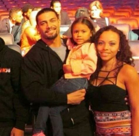 Roman Reigns His Fiance And Their Daughter At A Wwe Live Event Roman