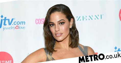 Pregnant Ashley Graham Gets All Kinds Of Naked In Fierce Snap Metro News
