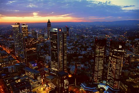 Frankfurt Am Main Skyline Am Abend Im Sonnenuntergang Foto And Bild