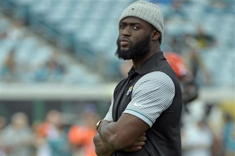 Leonard fournette signed a 1 year, $2,000,000 contract with the tampa bay buccaneers, including an average annual salary of $2,000,000. Leonard Fournette Apologizes for Missing Team Photo, Says He'll Be 'On Time'
