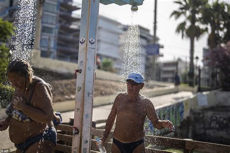British Tourists Brave Cerberus Heatwave To Pack Benidorm Beaches Review Guruu