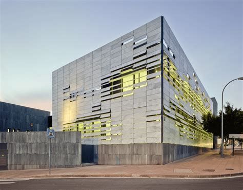 15 Extraordinary Modern Commercial Building Exterior