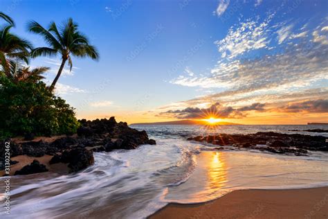 Sunset At Makena Secret Beach In Wailea Maui Hi Stock Photo Adobe Stock