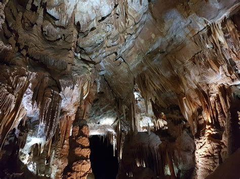 Caves Of Australia The Blue Mountains Jenolan Caves Best Of The Blue