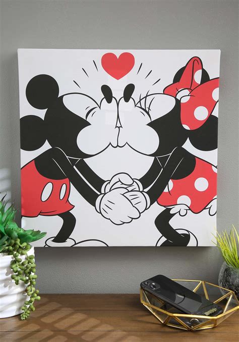 Minnie And Mickey Kissing Ubicaciondepersonascdmxgobmx