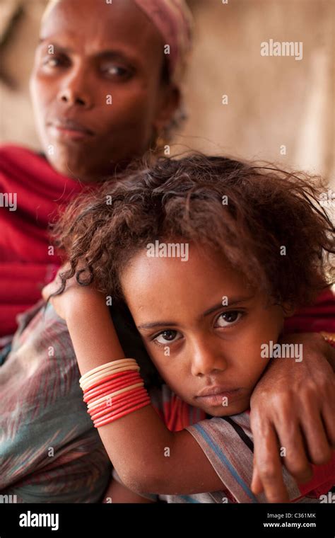 Ethiopian Girl Child Sad Hi Res Stock Photography And Images Alamy